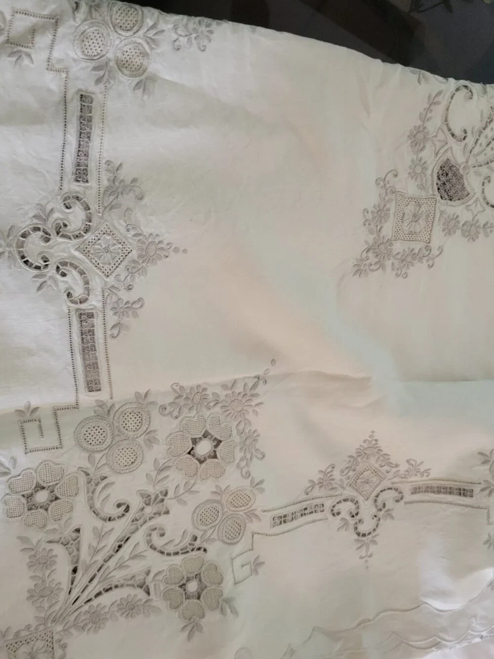 Vintage Cream and Ecru lace and Embroidered Tablecloth & 8 Napkins